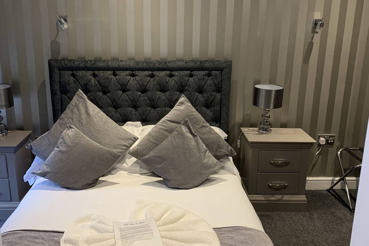 Kamar Double Deluks, bathtub | Setrika/meja setrika, Wi-Fi gratis, dan seprai linen