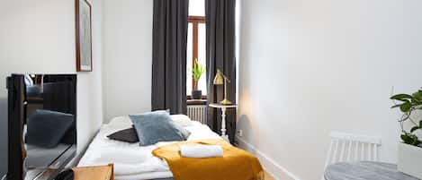 Basic dubbelrum - delat badrum (140cm bed) | Individuell inredning, strykjÀrn/strykbrÀda, gratis wi-fi och sÀngklÀder