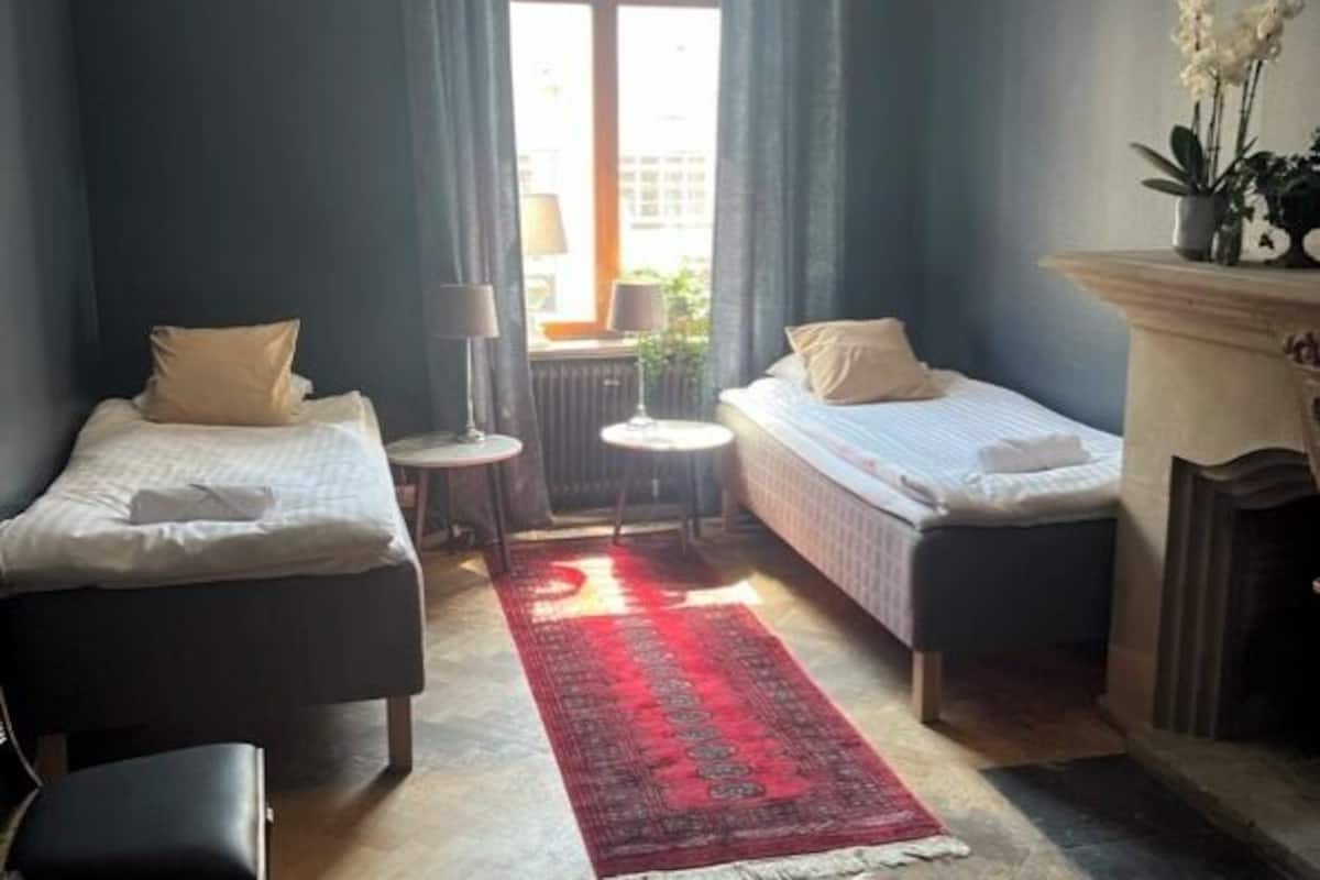 Klassieke kamer, 1 twee- of 2 eenpersoonsbedden | Individueel gedecoreerd, een strijkplank/strijkijzer, gratis wifi