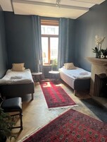 Decoración personalizada, tabla de planchar con plancha y wifi gratis 