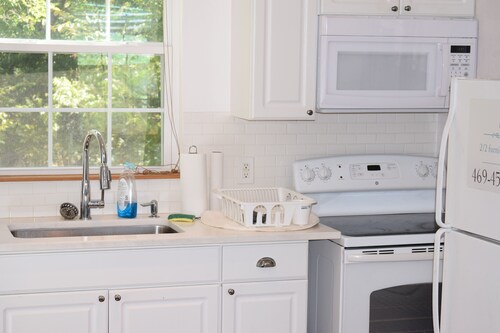 Loft Mckinney is an upstairs studio efficiency apartment seven blocks from 