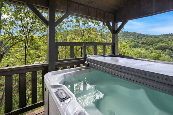 Outdoor spa tub