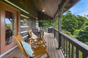 Outdoor dining - Comfortable Cabin in Boone (Boone)