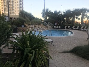 Alberca al aire libre y alberca climatizada