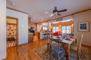 Dining - Cabin in the Heart of Beech Mountain (Beech Mountain)