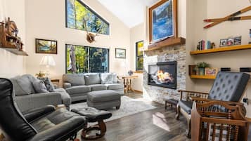 House, 3 Bedrooms | Living area | TV