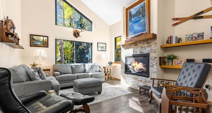 Mountainside 523 3 Bedroom Home by RedAwning