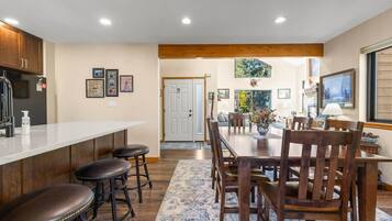House, 3 Bedrooms | Dining