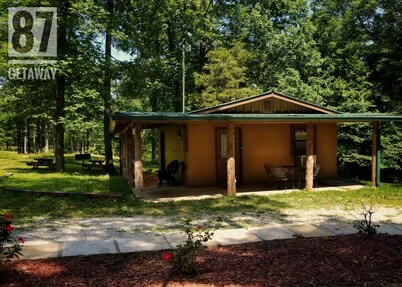 The 87Getaway Cabin #1