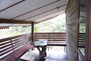 Wooden Twin Room | Balkon