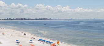 Location!  Welcome To Bare Feet Retreat.  Steps From Times Square And The Beach