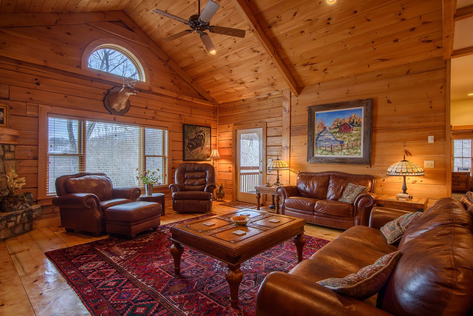 Fernseher, Kamin, DVD-Player