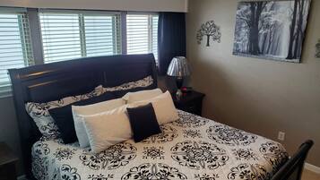 2 slaapkamers, een strijkplank/strijkijzer, gratis wifi, beddengoed