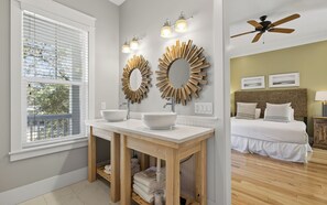 4 bedrooms, iron/ironing board, WiFi, bed sheets