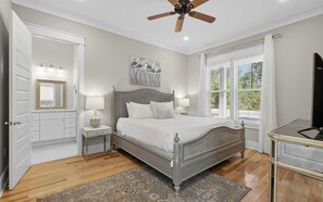 4 عدّة غرف نوم ومكواة/لوح كي وواي فاي وملاءات أسرّة