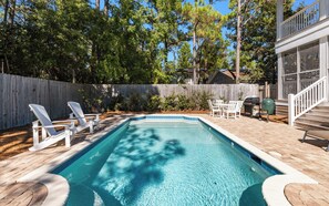 حمّام سباحة مُدفَّأ