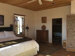 2 bedrooms, travel cot, WiFi, bed sheets