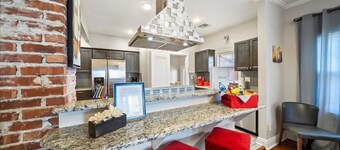 Modern 4BR Midtown Home |Expo Square |Pet-Friendly