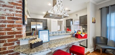 Modern 4BR Midtown Home |Expo Square |Pet-Friendly