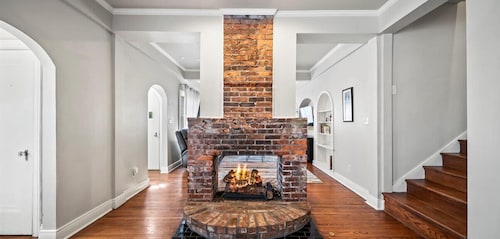 Modern 4BR Midtown Home |Expo Square |Pet-Friendly