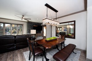 Dining - Remodeled Penthouse - Ski In/Out - Huge Decks/Views - Private Hot Tub/Sauna (Durango)