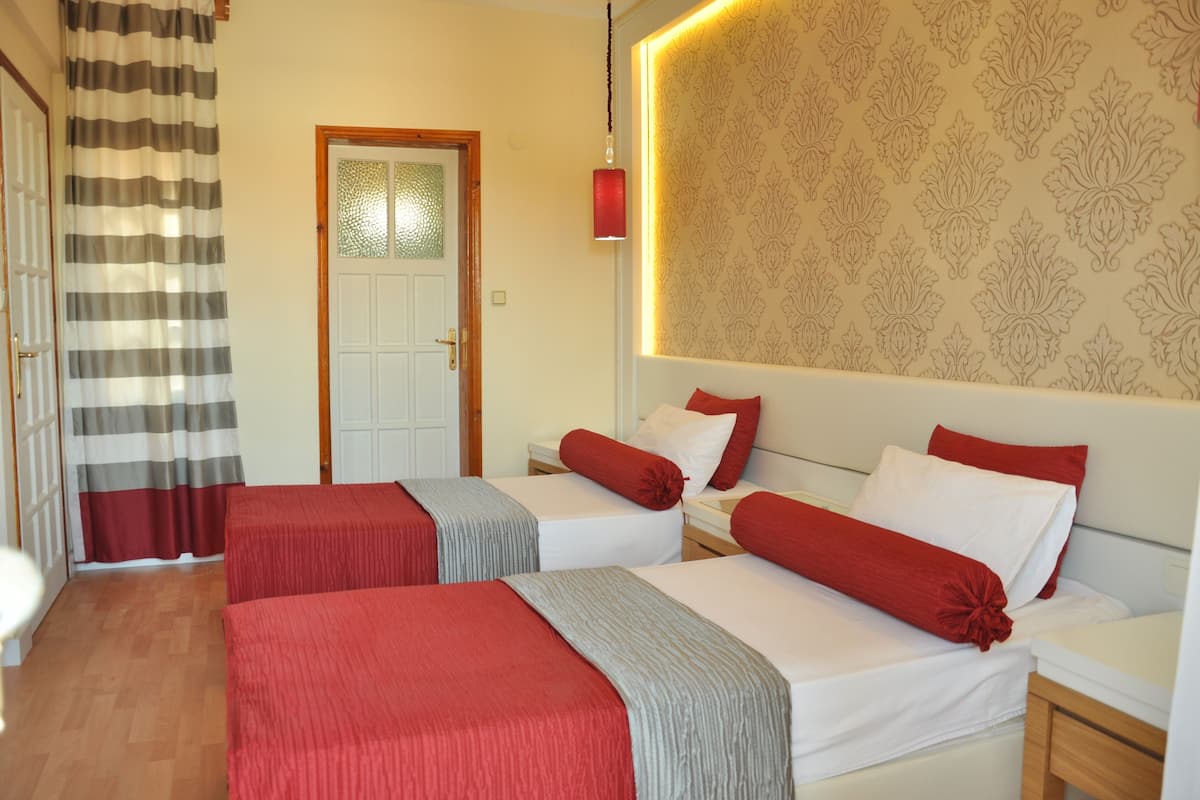 Standard Double or Twin Room | 1 bedroom, desk, soundproofing, free WiFi