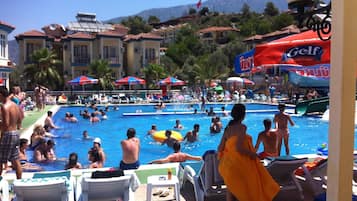 Poolside bar