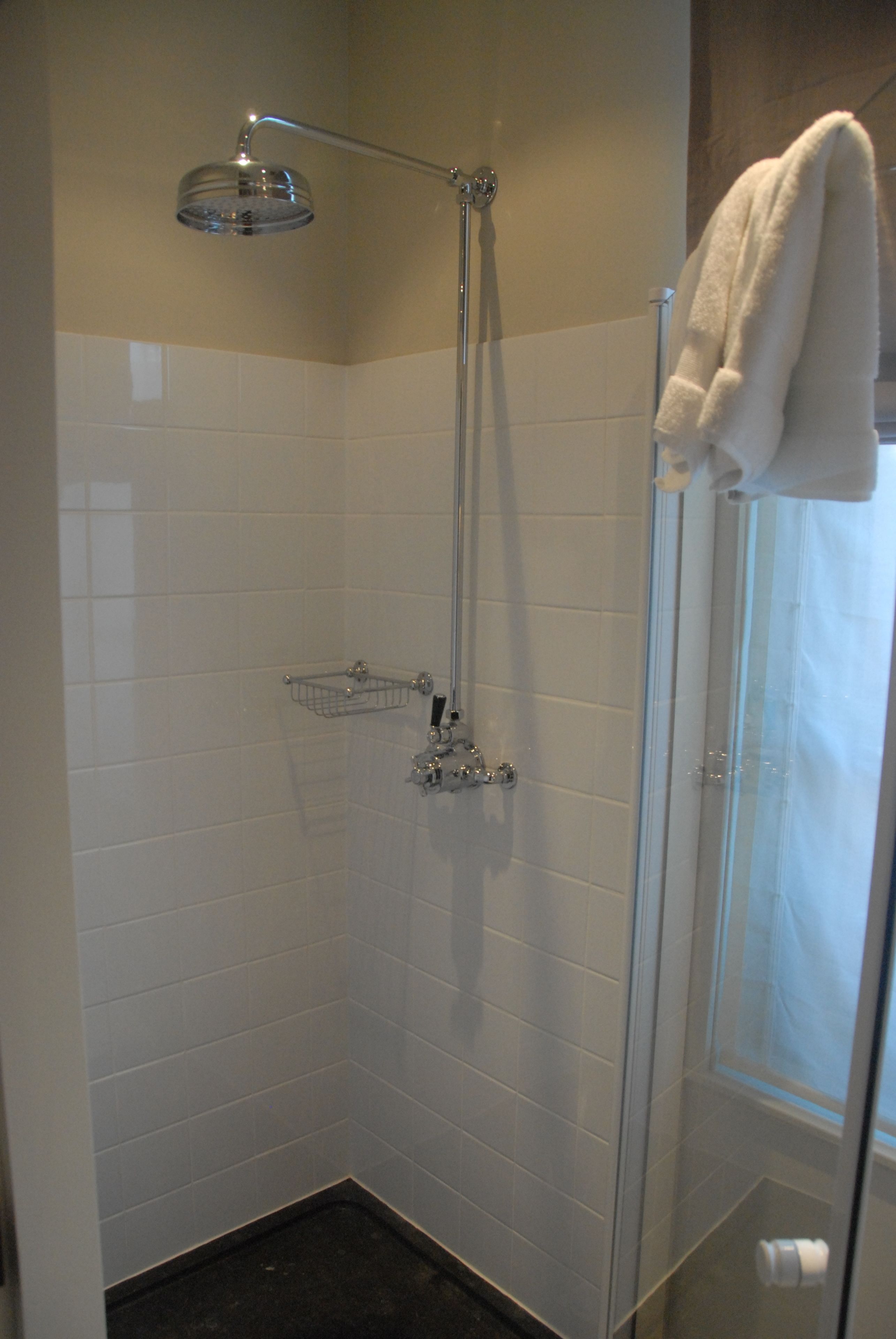 comfort double room | bathroom | combined shower/bathtub, free toiletries, hair dryer, towels