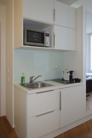 Standard Single Room, 1 Twin Bed | Private kitchenette | Fridge, cookware/dishes/utensils - Regensburg-Apart (Regensburg)