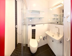 Standard Single Room, 1 Twin Bed | Bathroom | Shower, free toiletries, hair dryer, towels