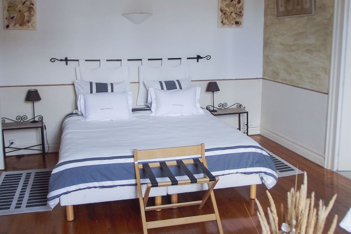 Familiekamer (Pyla) | Luxe beddengoed, een kluis op de kamer, individueel gedecoreerd