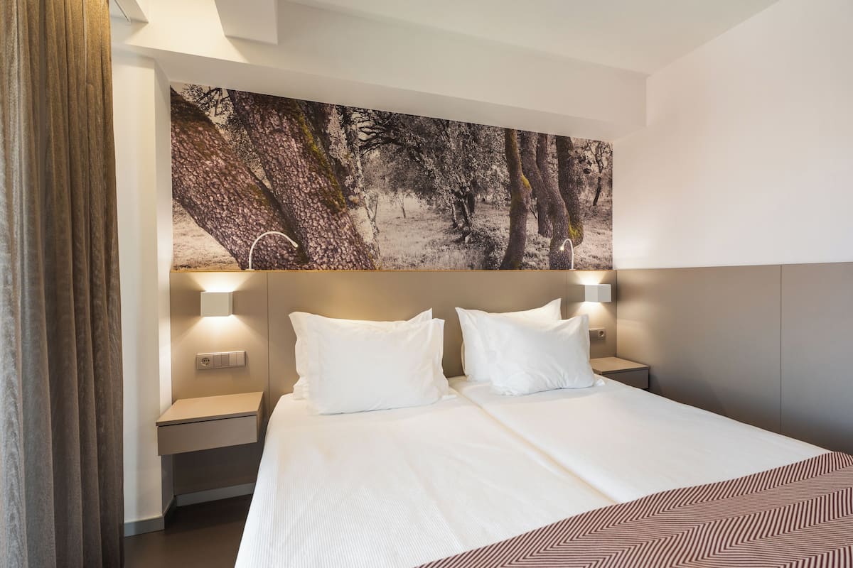 Kamar Twin Standar, balkon | Brankas dan didekorasi berbeda-beda