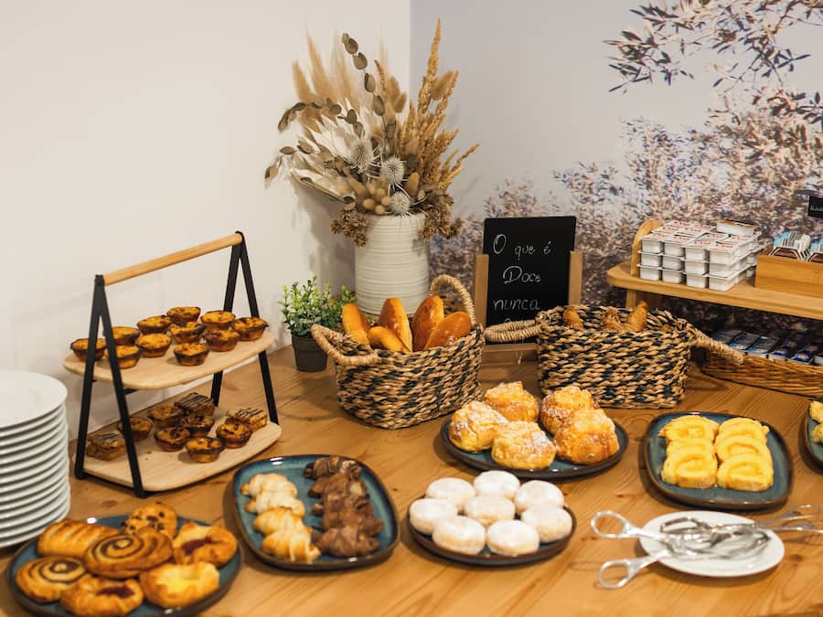 Desayuno buffet diario (EUR 10 por persona)