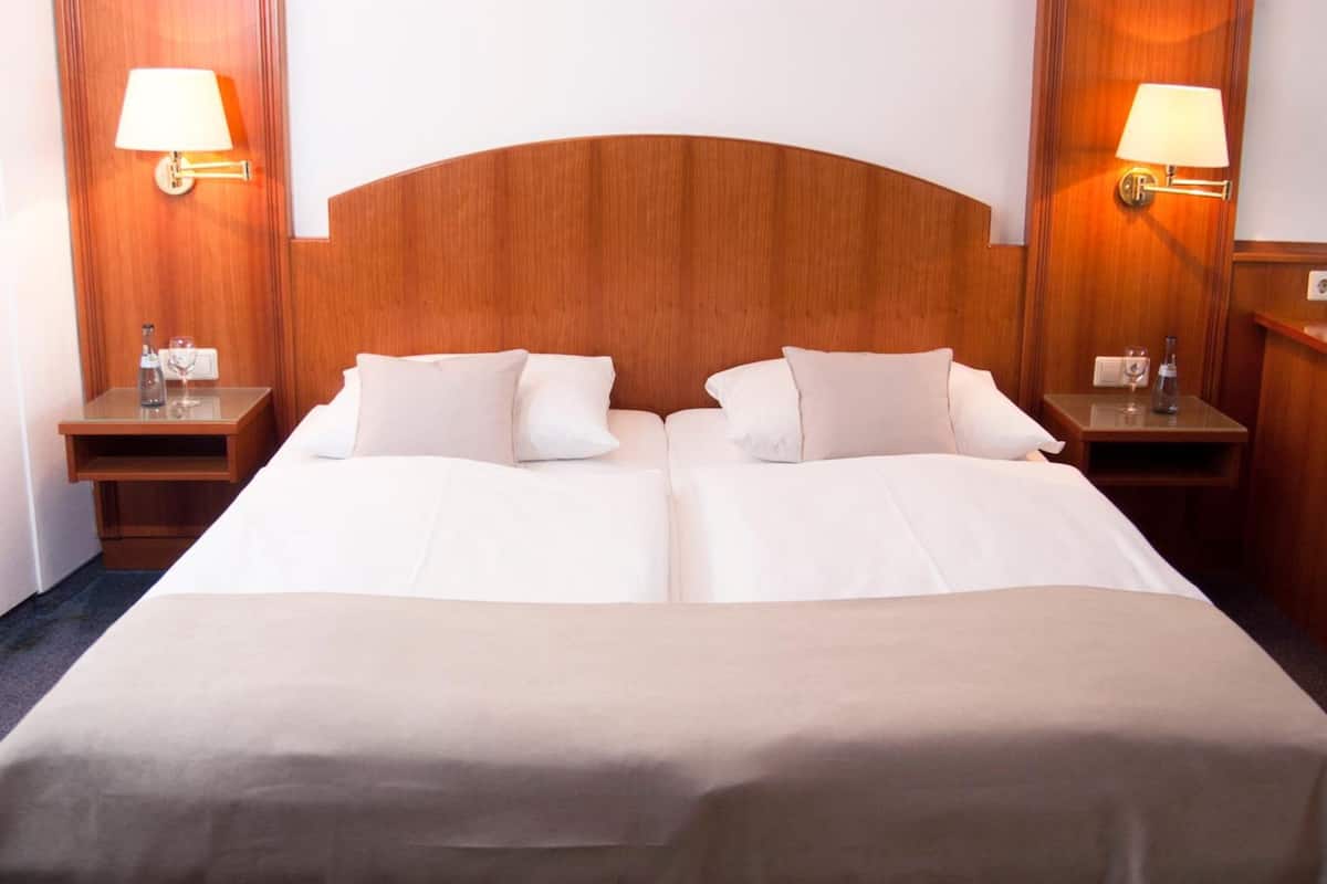 desk, soundproofing, free wifi, bed sheets