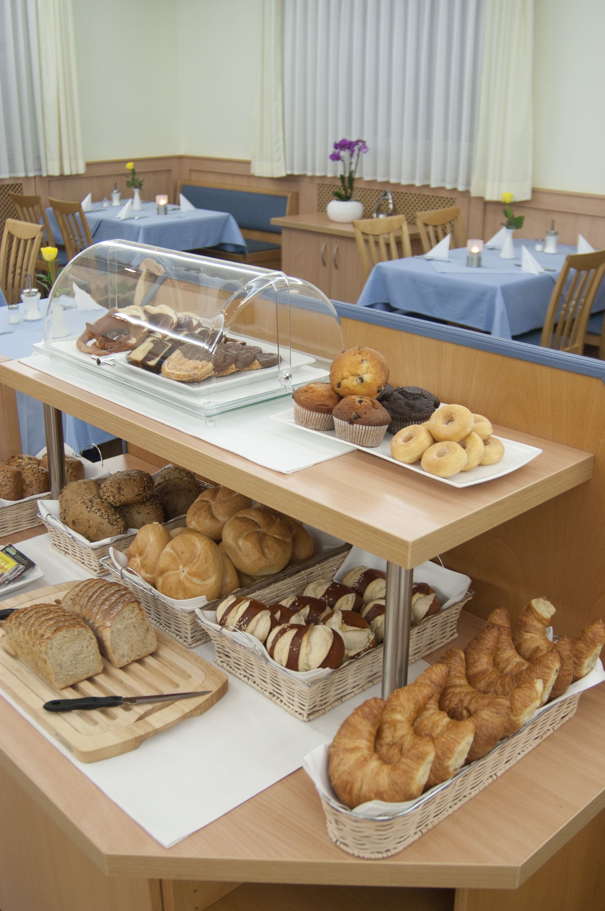 daily buffet breakfast (eur 8 per person)