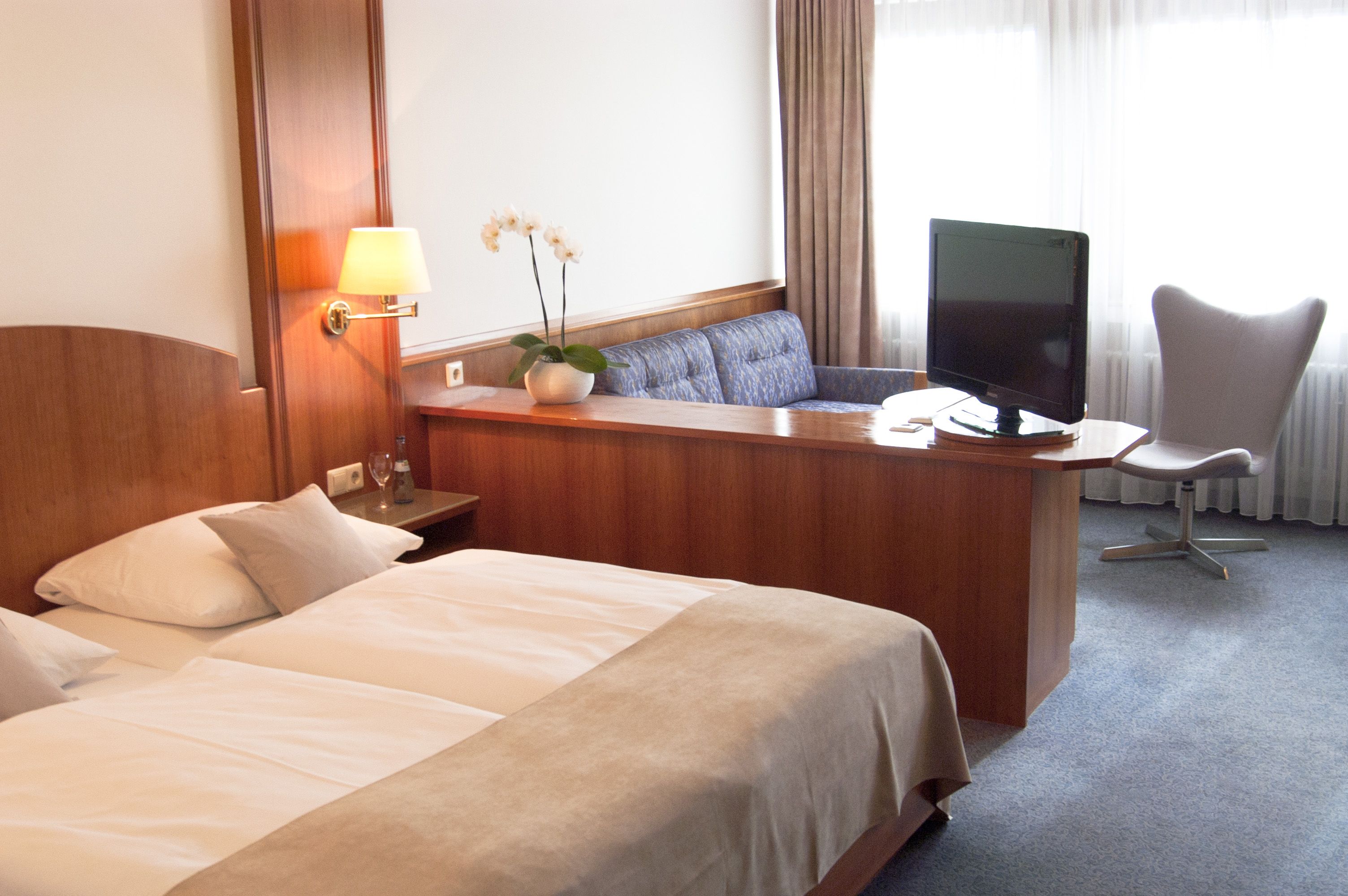 double room | desk, soundproofing, free wifi, bed sheets