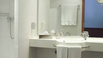 Quarto casal | Banheiro | Secador de cabelo, toalhas de banho