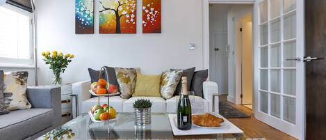 Doppelzimmer, 2 Schlafzimmer | Wohnzimmer | Flachbildfernseher