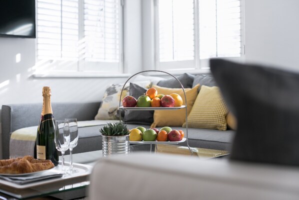 Flat-screen TV - Drayton (London)