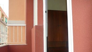Double Room, Shared Bathroom | Balcony - Pension Puerto (Silla)