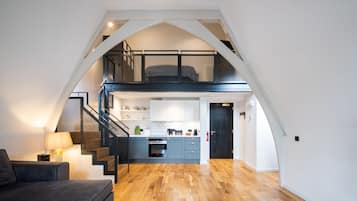 Superior Apartment, 2 Bedrooms | Private kitchen | Fridge, microwave, oven, stovetop