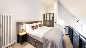 Apartamento superior, 2 habitaciones | Ropa de cama hipoalergénica y colchones viscoelásticos