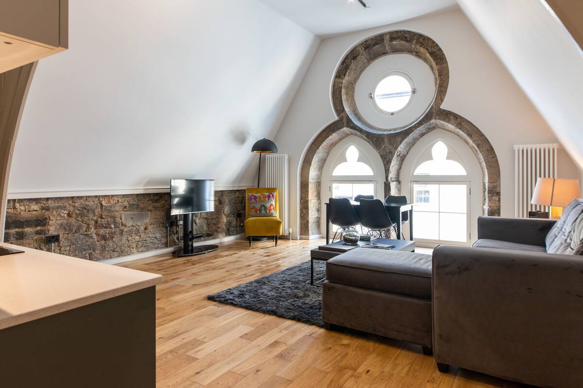 Apartament superior, 1 dormitori | Sala d'estar | Televisor de pantalla plana i Netflix 