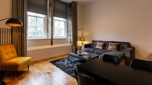 Apartamento estándar, 1 habitación, entresuelo | Zona de estar | Una televisión de pantalla plana, Netflix
