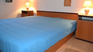 Appartement, 2 chambres, terrasse (1A) | 1 chambre, fer et planche à repasser, accès au Wi-Fi (inclus)