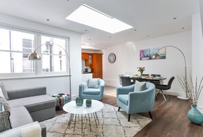 Flat-screen TV - Durweston Mews (London)