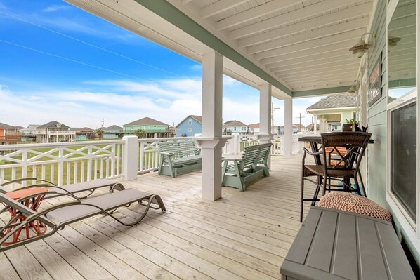 Outdoor dining - At Last 3 Bedroom Home by RedAwning (Port Bolivar)