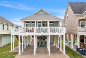 House, 3 Bedrooms | Outdoor dining - At Last 3 Bedroom Home by RedAwning (Port Bolivar)