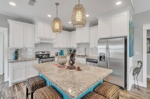House, 3 Bedrooms | Private kitchen | Fridge, oven, coffee/tea maker, toaster