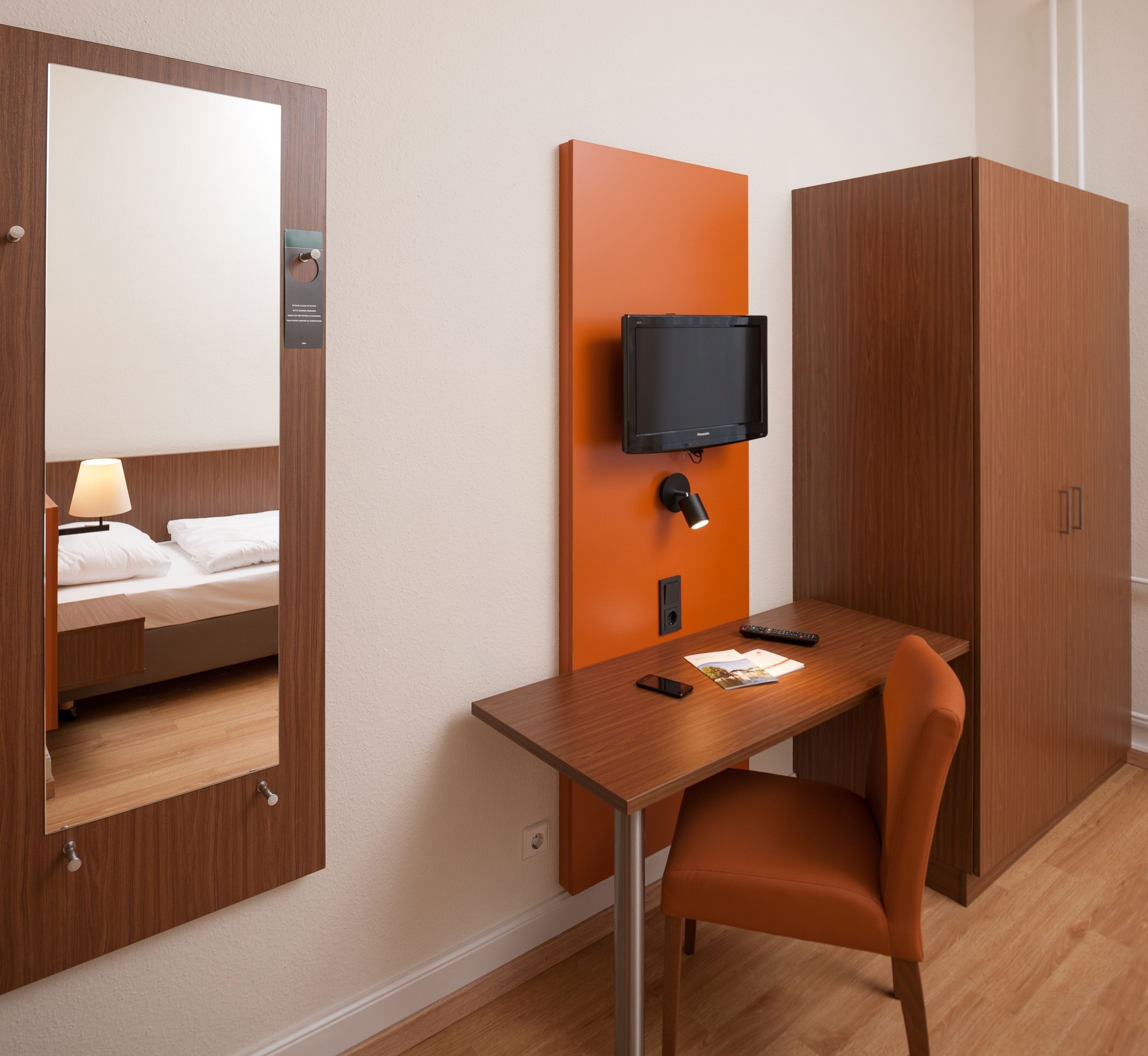 single room | room amenity